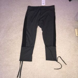 New gray leggings! Veryyy stretchy!